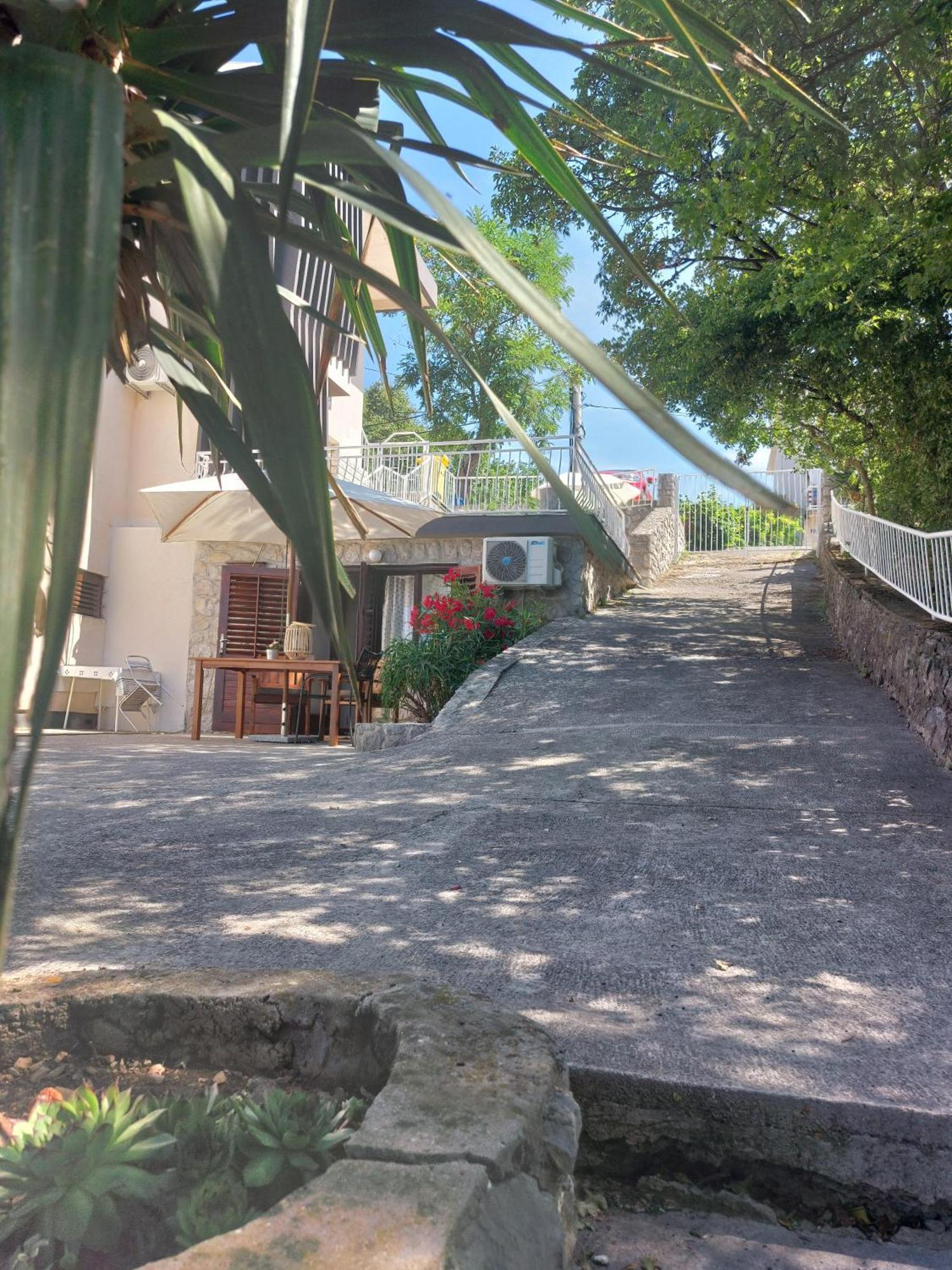 Apartmani E&G Dramalj Exterior photo